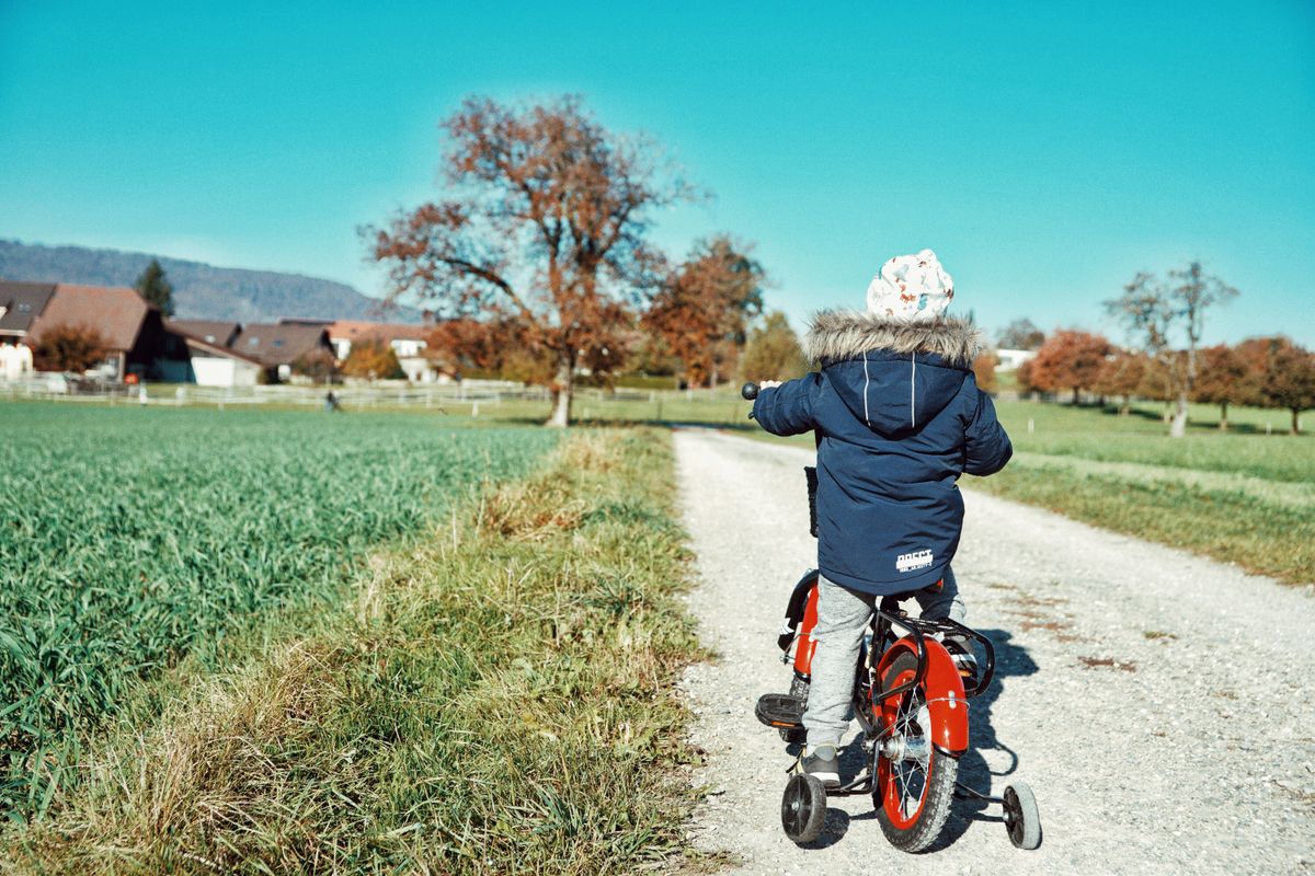Bicicleta com paisagem ao fundo - uso outdoor em ambiente natural