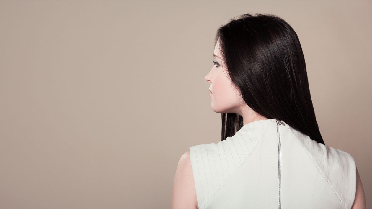 Cabelo alisado com progressiva de chuveiro em casa, contexto de resultado prático