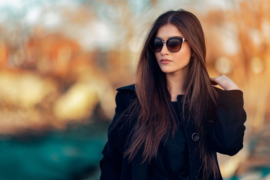 Cabelo liso com efeito de progressiva de chuveiro, contexto de resultado em casa