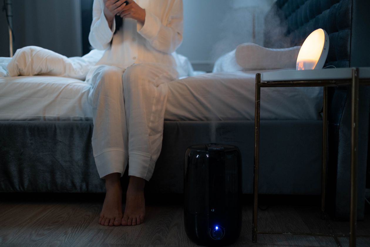 Umidificador de ar em um quarto, contexto de melhor umidificador ultrassônico para bebês